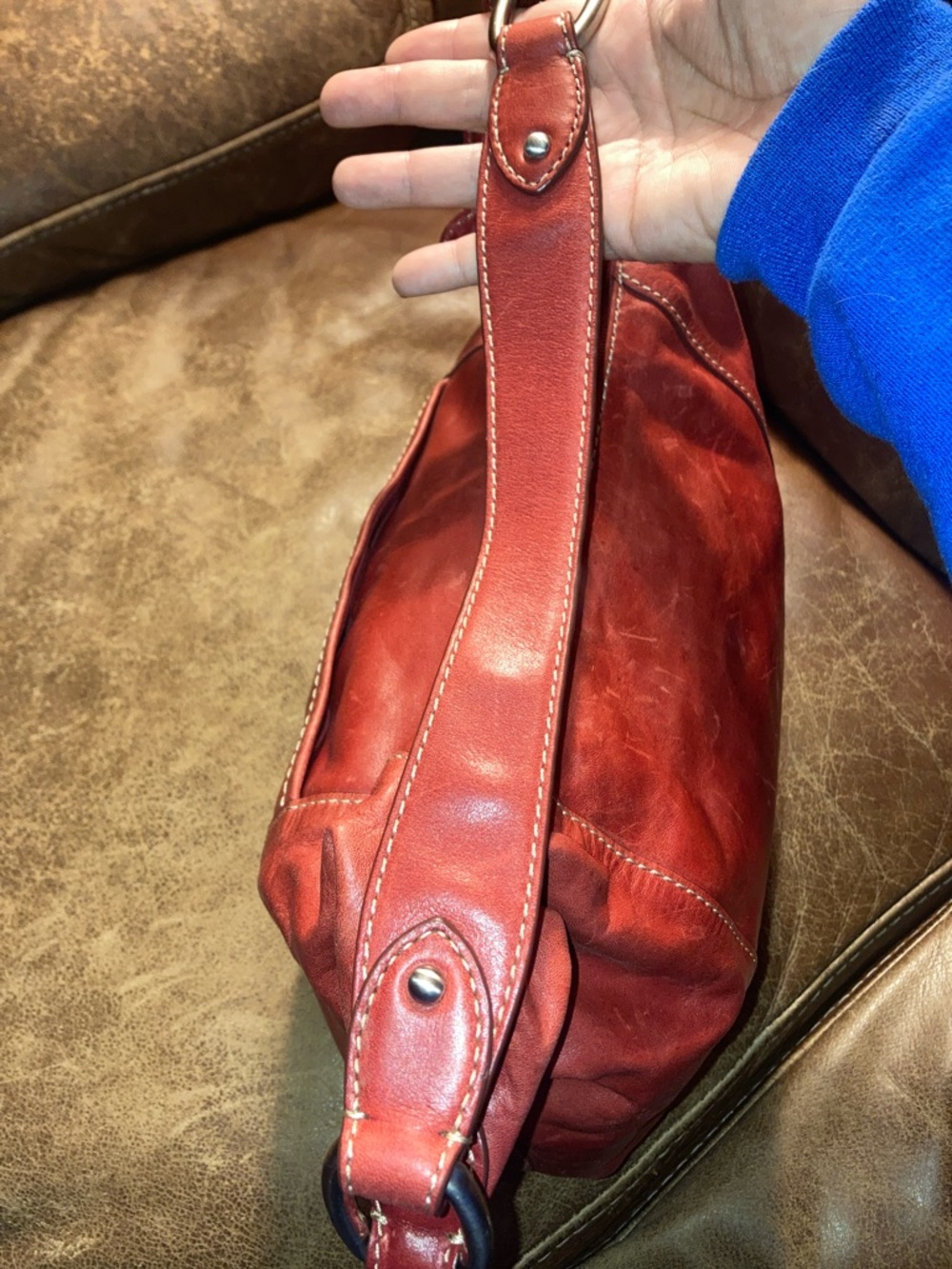 FOSSIL VINTAGE Red Leather Shoulder Bag - Classic Women's Hobo. With key charm - Picture 5 of 7
